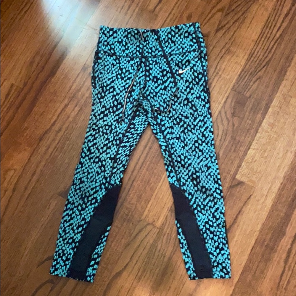 Patterned Nike Cropped Leggings